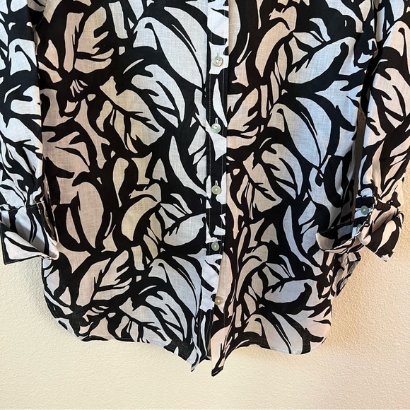 Chico’s 100% Linen Top Black and White Size 8-10 - Picture 7 of 10